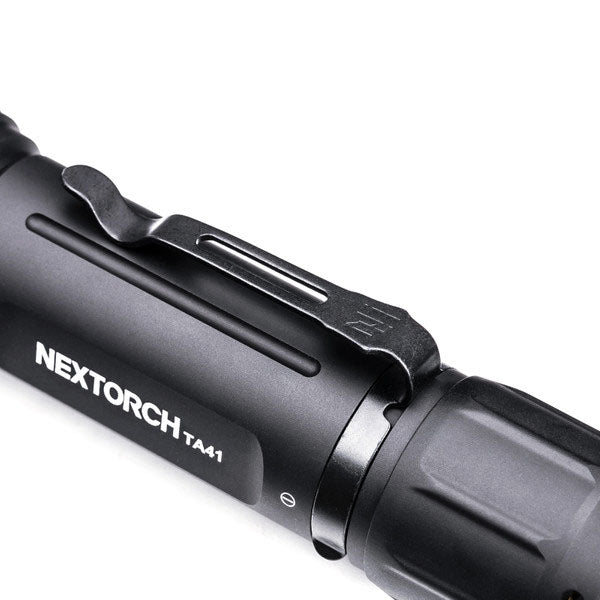 Taktische LED-Taschenlampe TA41, 2'600 Lumen (inkl. Akku)