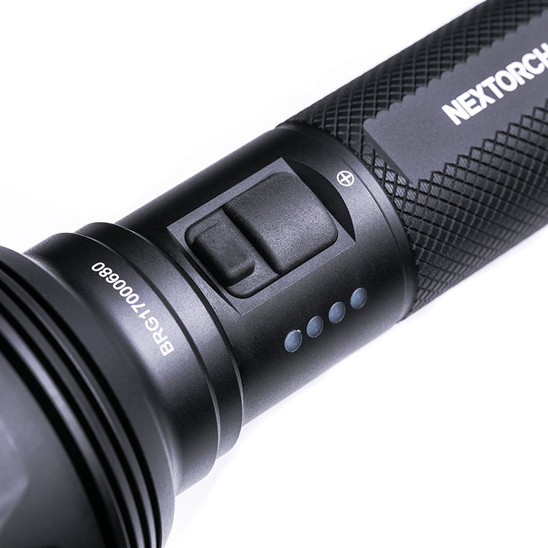 P82 1,100m Long-range Flashlight