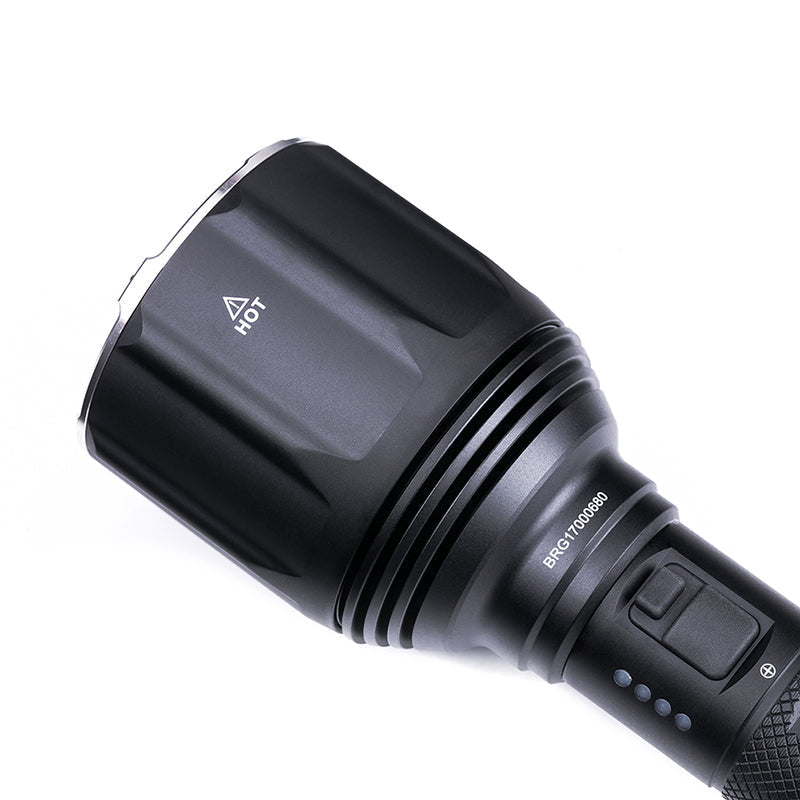 P82 1,100m Long-range Flashlight